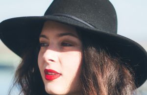 Po úspešnom rádiovom singli Pozri, predstavuje Teri Čikoš emotívnu novinku Dievča foto Dominik Kusý