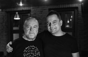 Peter Lipa prichádza s novou skladbou Smútok vianočný. Zasiahne každého hudobného gurmána. Peter Lipa a Tomi Okres