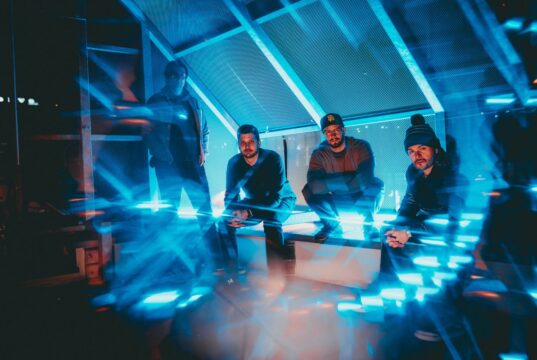 Košičania Yearsbelow predstavujú svoju prvúslovenskú skladbu „V Protismere“ – silný odkaz na hodnoty slobody a demokracie