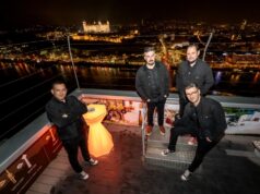 The Crownies pália podlahu singlom Burning Floor s hercami Divadla Na TrakOch: Rock’n’roll, ktorý vás nenechá stáť