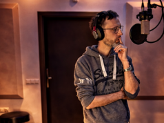 Robert Burian predstavuje novú skladbu „Som doma“ s Matejom Koreňom